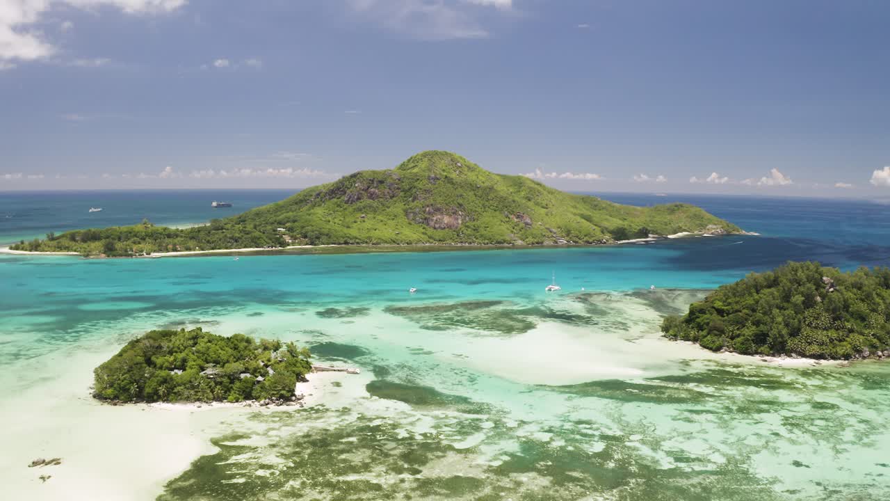 항공: 맑은 세이셸 섬의 아름다운 청록색 바다 전망