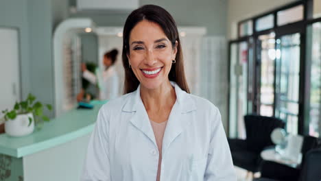 portrait of a smiling female optometrist in an optical store