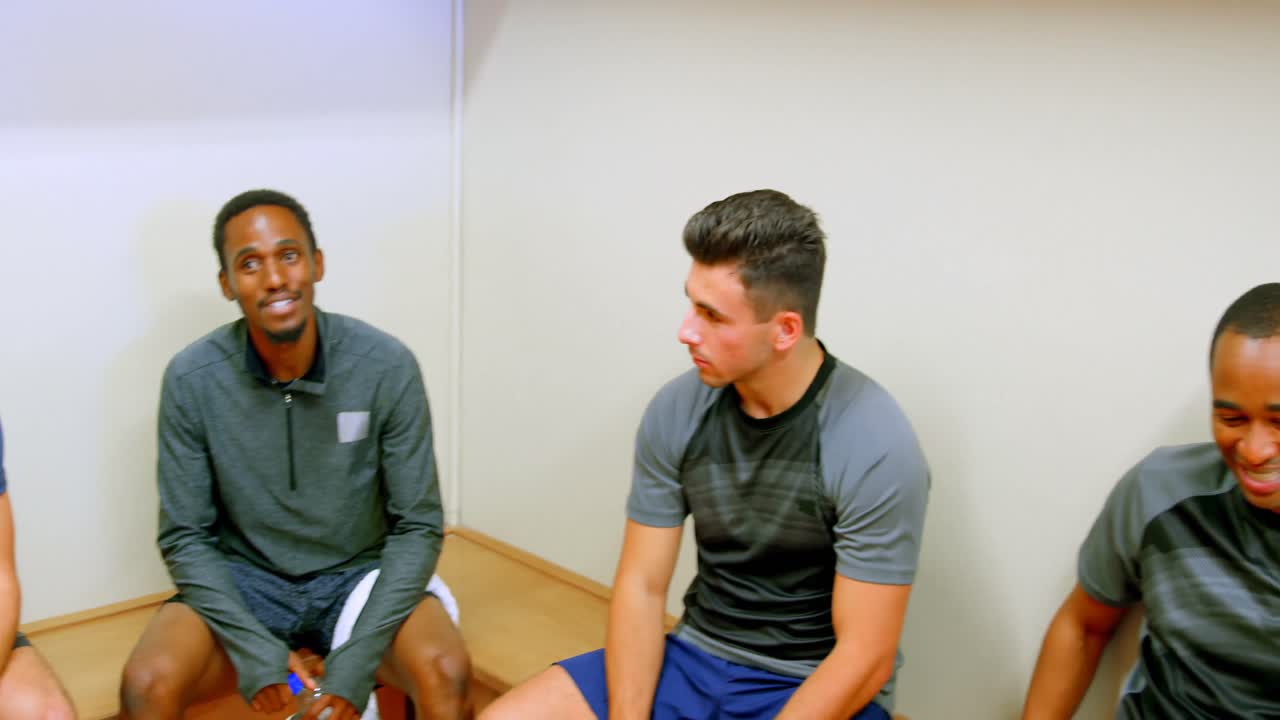 Trainer talking to the athlete after a workout 4k