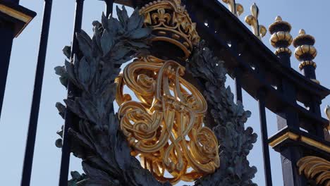 cinematic shots of buckingham palace gates