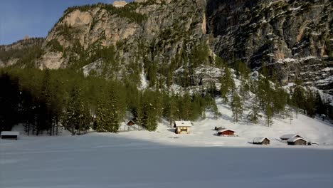 Snowy-mountain-landscape-with-winter-vegetation