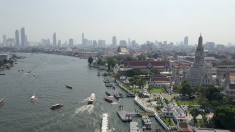 Thonburi-flussufer-In-Bangkok