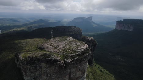 4K-Luftaufnahme-Der-Atemberaubenden-Canyon-Landschaft-Von-Oben