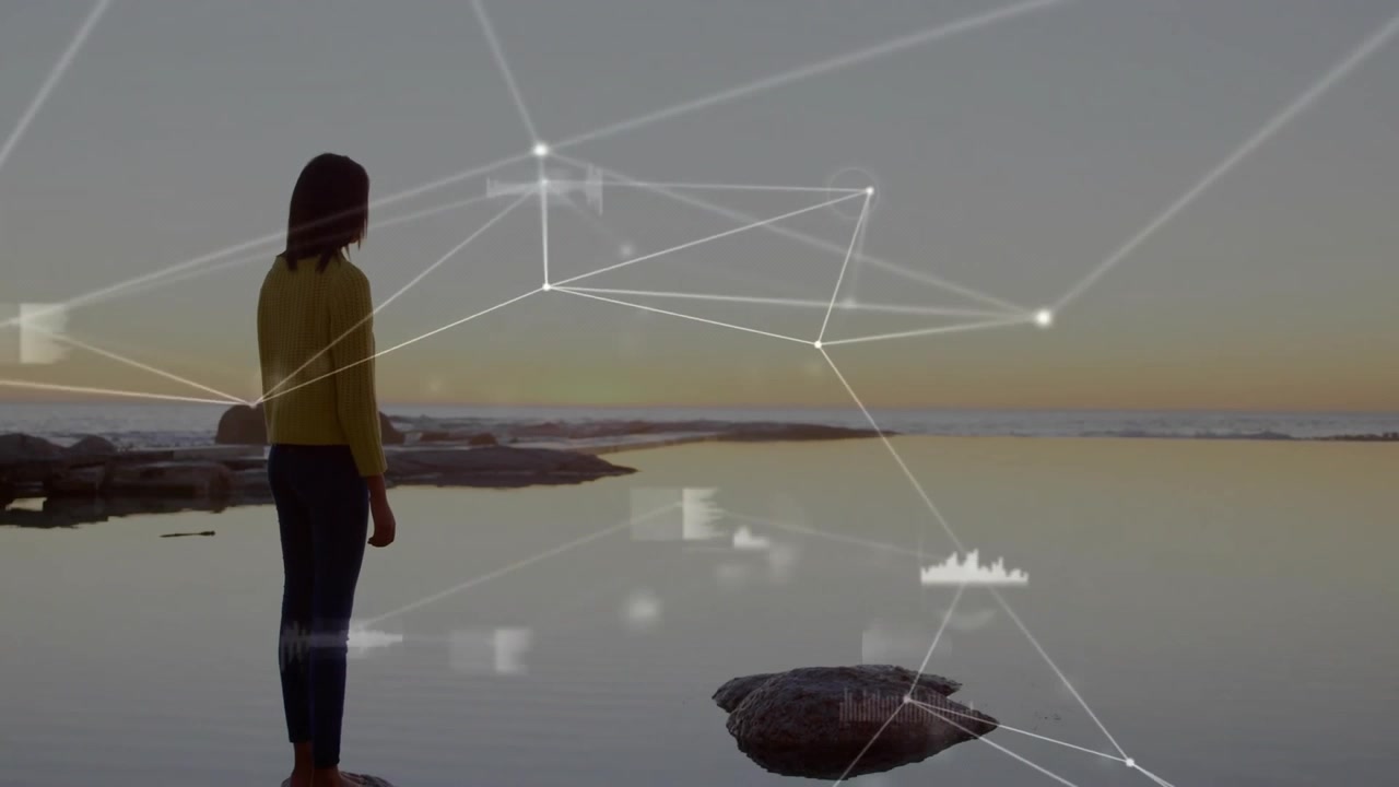 Donna che sale su una roccia al crepuscolo, lancia una sovrapposizione a rete tecnologica con nodi HUD pulsanti che mappano l'orizzonte.