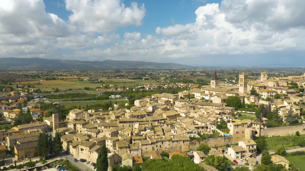 Spello, İtalya, Umbria'da tipik bir İtalyan yaz günü