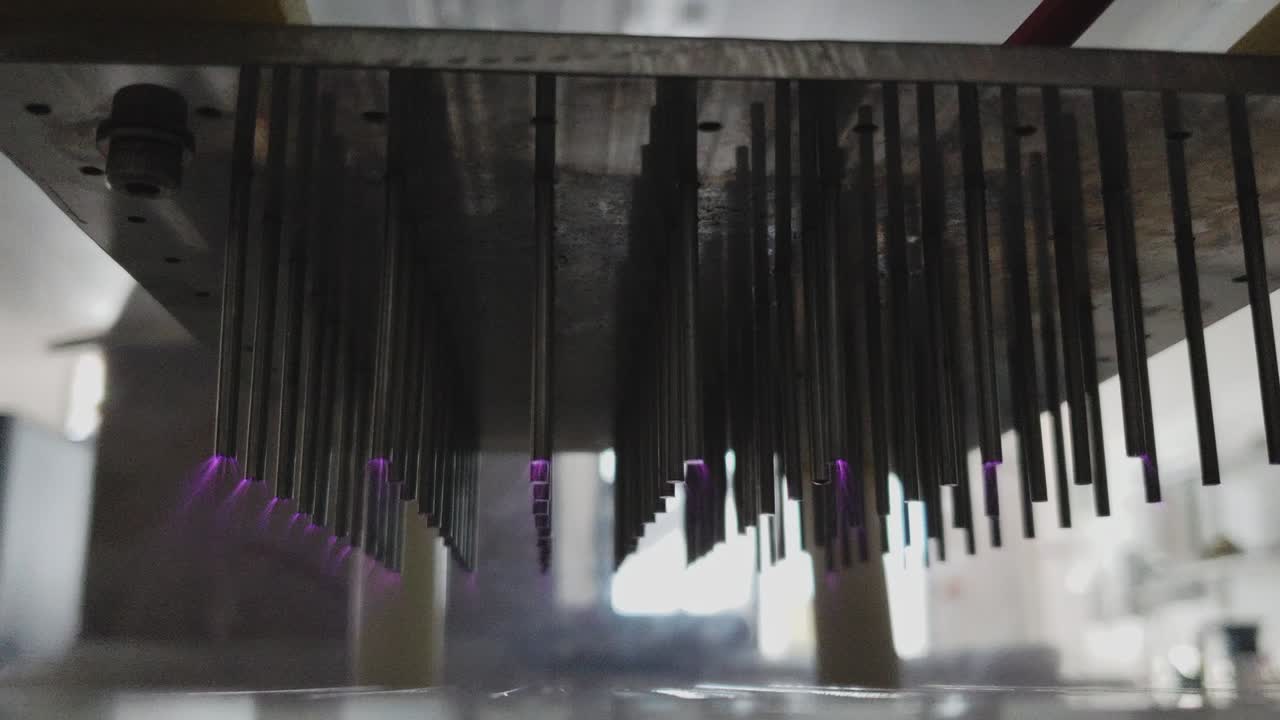 alta concentración de energía eléctrica y descarga rosa repentina