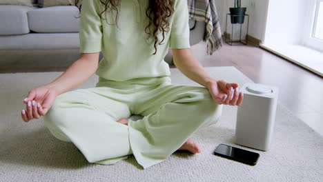 Woman-sitting-on-the-floor