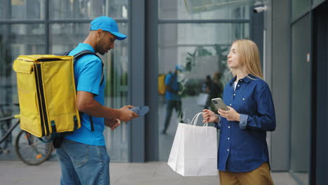 food delivery person receiving payment from customer
