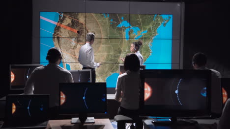 sala de control espacial de monitoreo de la actividad solar y el clima de la tierra