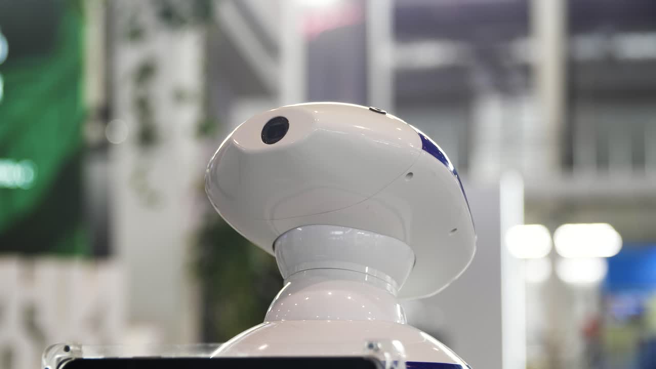 cabeza de robot blanca con varias cámaras