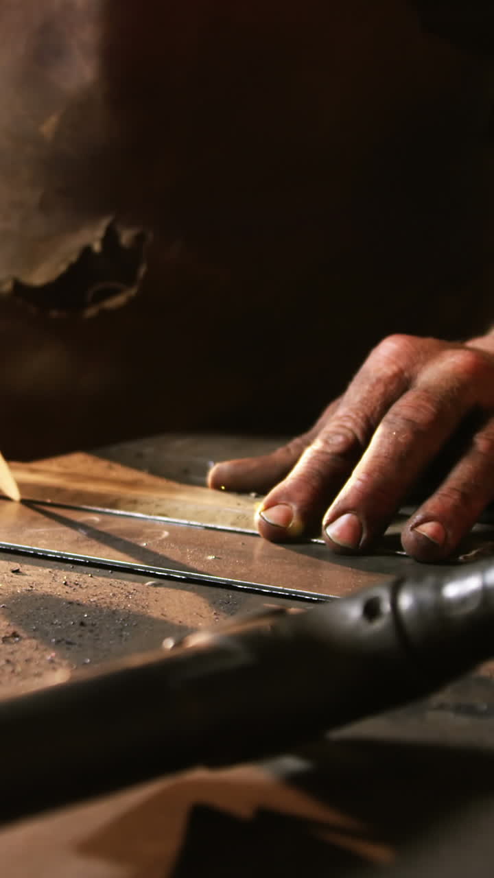 sección media del trabajador de soldadura