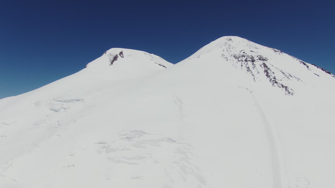 눈 인 산꼭대기