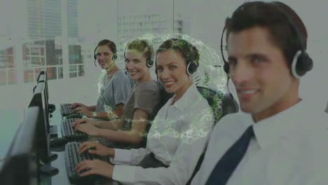 animación del cerebro humano sobre personas de negocios que usan auriculares de teléfono