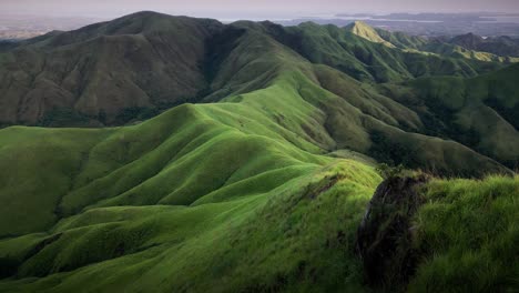 Spektakuläre-Grüne-Hanglandschaftsstruktur-Des-Mount-Labawan,-Philippinen