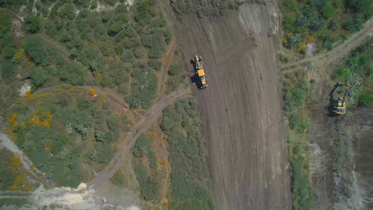 desbroce, clasificación y nivelación de terrenos aéreos, con motoniveladoras y excavadoras