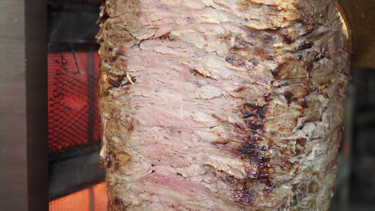 Delizioso shawarma in preparazione