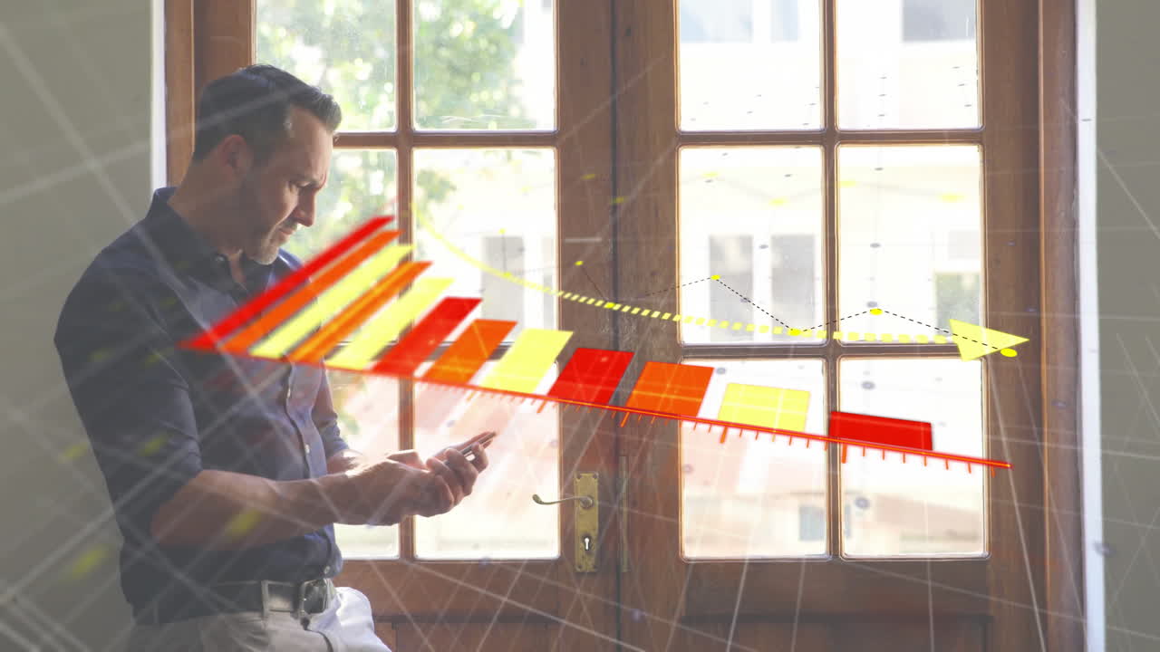 animación del procesamiento de datos financieros sobre un empresario caucásico que usa un teléfono inteligente