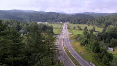 Highway-In-Der-Nähe-Von-Fleetwood-In-Ashe-County,-NC