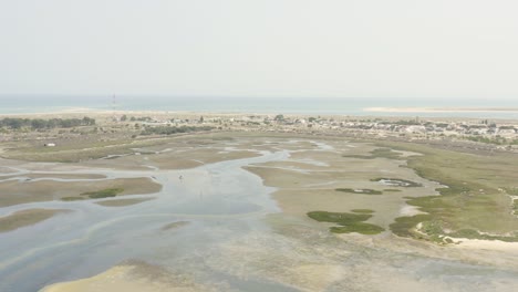 Algarve,-Portugal---Eine-Malerische-Aussicht-Auf-Die-Insel-Armona---Drohne-Fliegt-Vorwärts