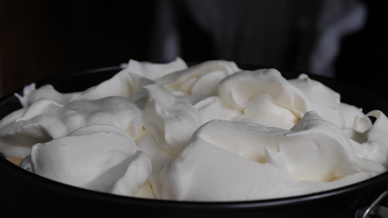 repostería casera: poner crema en un pastel