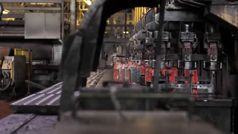 The-process-of-making-glass-jar-in-slowmotion-glassworks