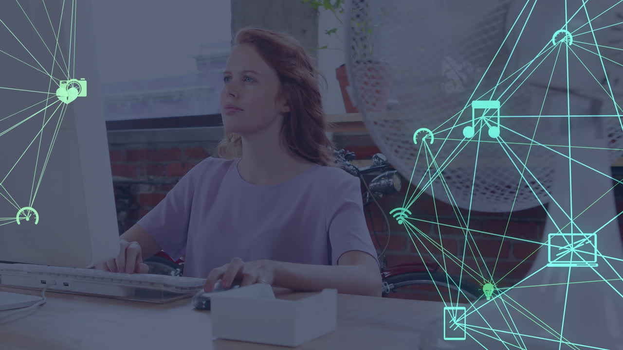 animación de la red de conexiones sobre mujer caucásica trabajando en la computadora en la oficina