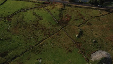 Inclinación-Lenta-Hacia-La-Cordillera-De-Snowdonia-Y-El-Lago-Llyn-Llydaw