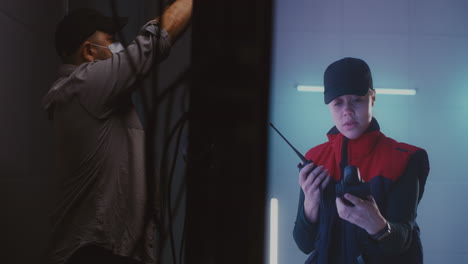 el equipo de producción de la película en acción