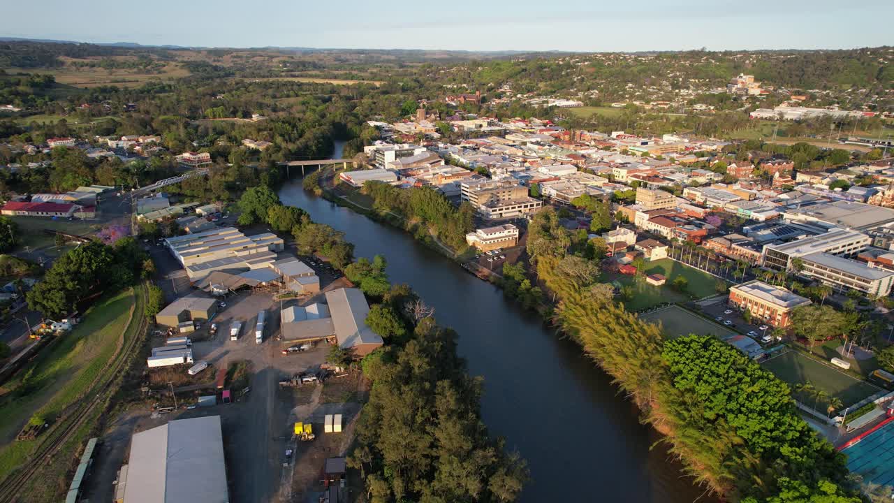 ciudad de lismore a orillas del río wilsons en la región de los ríos del norte de nueva gales del sur, australia