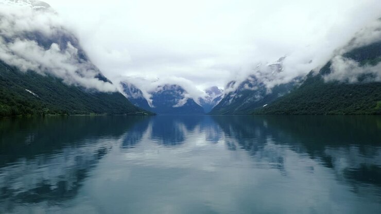 Splendida natura Norvegia, Lago Lovatnet.