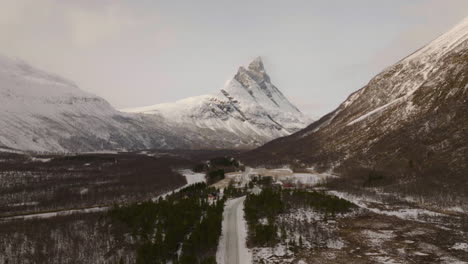 Beautiful-aerial-shot-of-Otertinden-mountain-in-Signaldalen-valley,-Norway