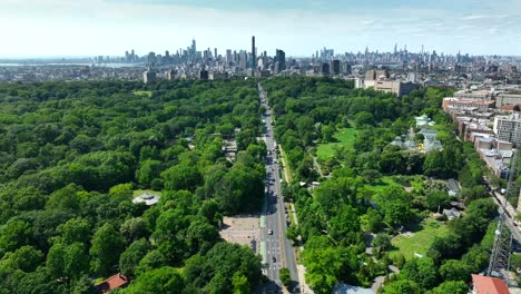 Wide-panoramic-shot-of-Prospect-Park-in-Brooklyn,-New-York