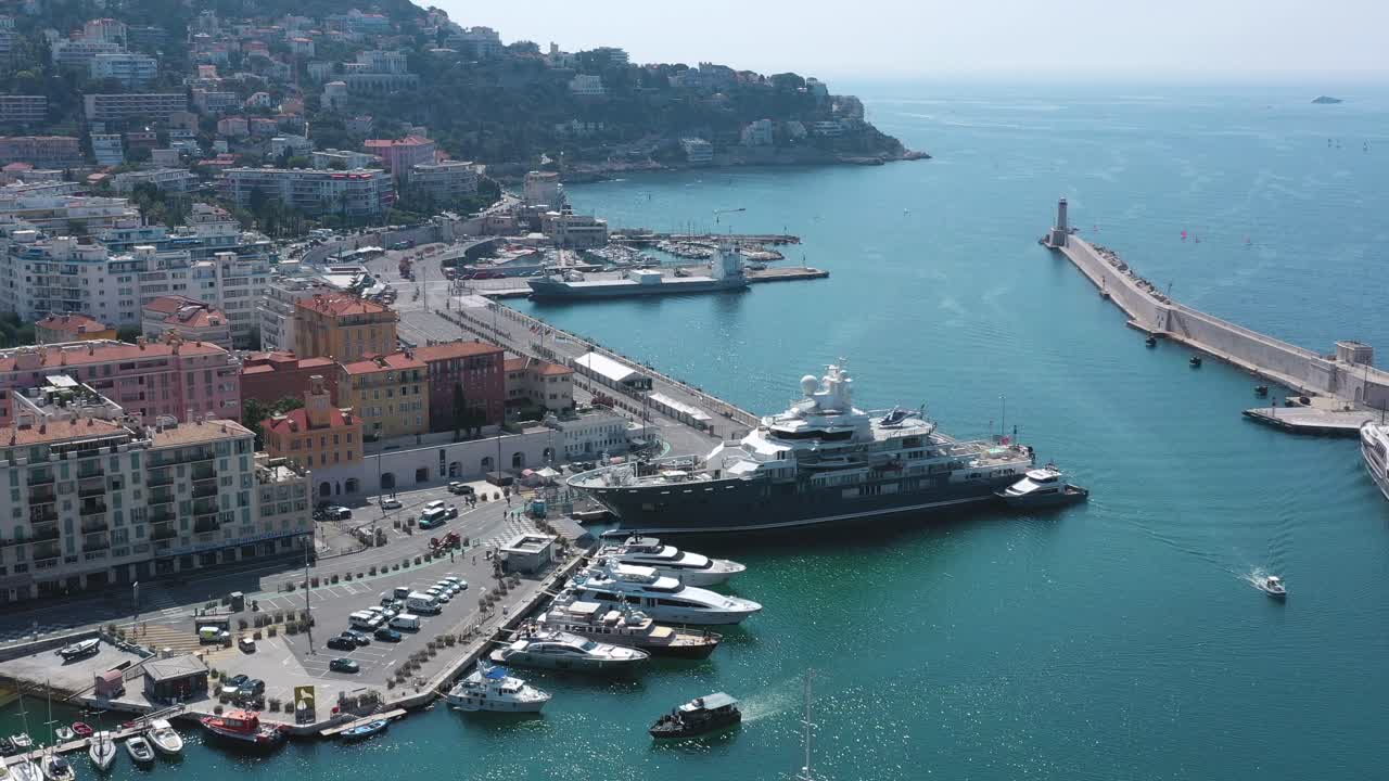 Veduta aerea del Porto di Monaco con yacht