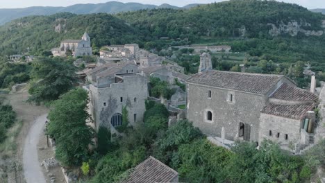 Luftdrohne-Luberon-Provence-Saignon-Frankreich-Mittelalterliche-Stadt-Bei-Sonnenaufgang