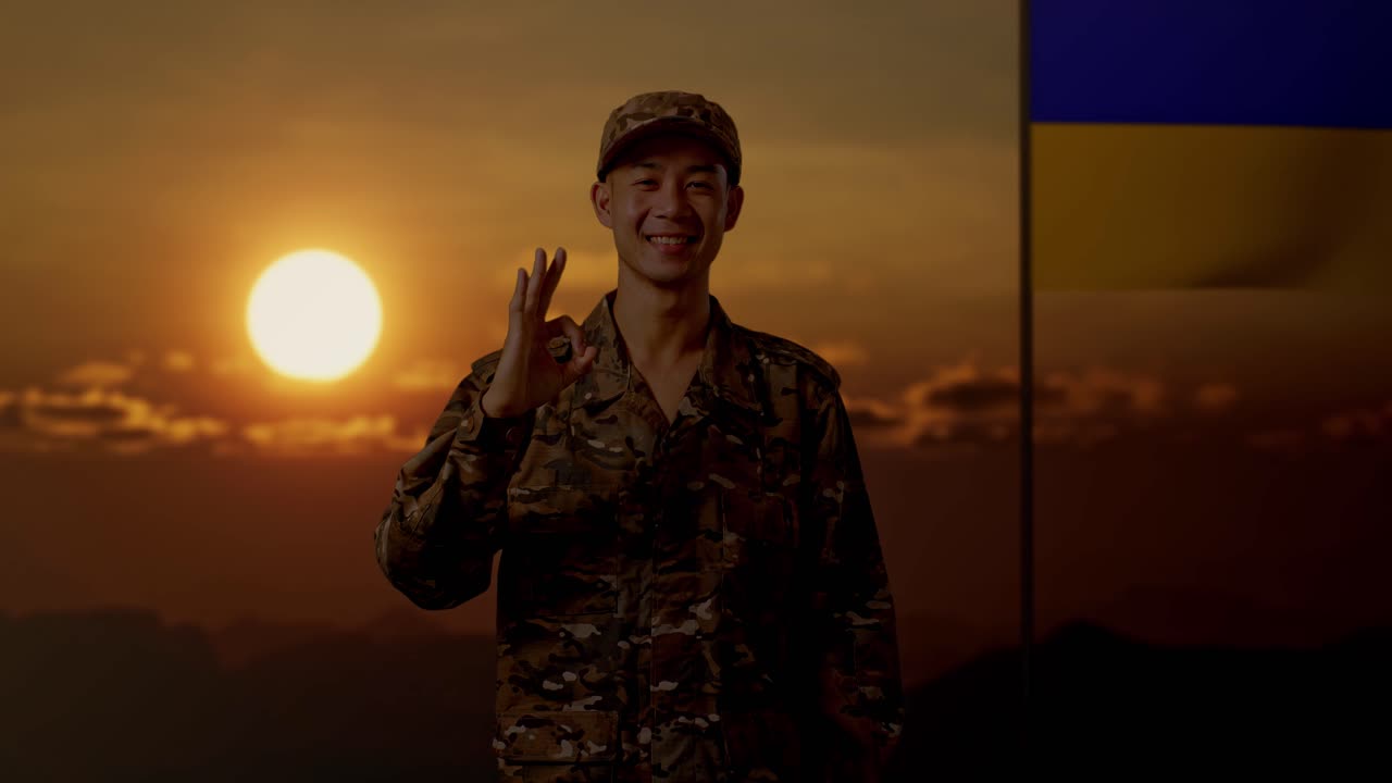 해가 지는 우크라이나 군인