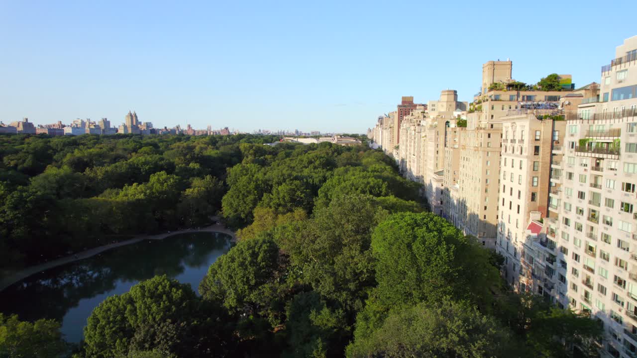 septiembre 2021 - 4k antena de manhattan desde central park, nyc, usa