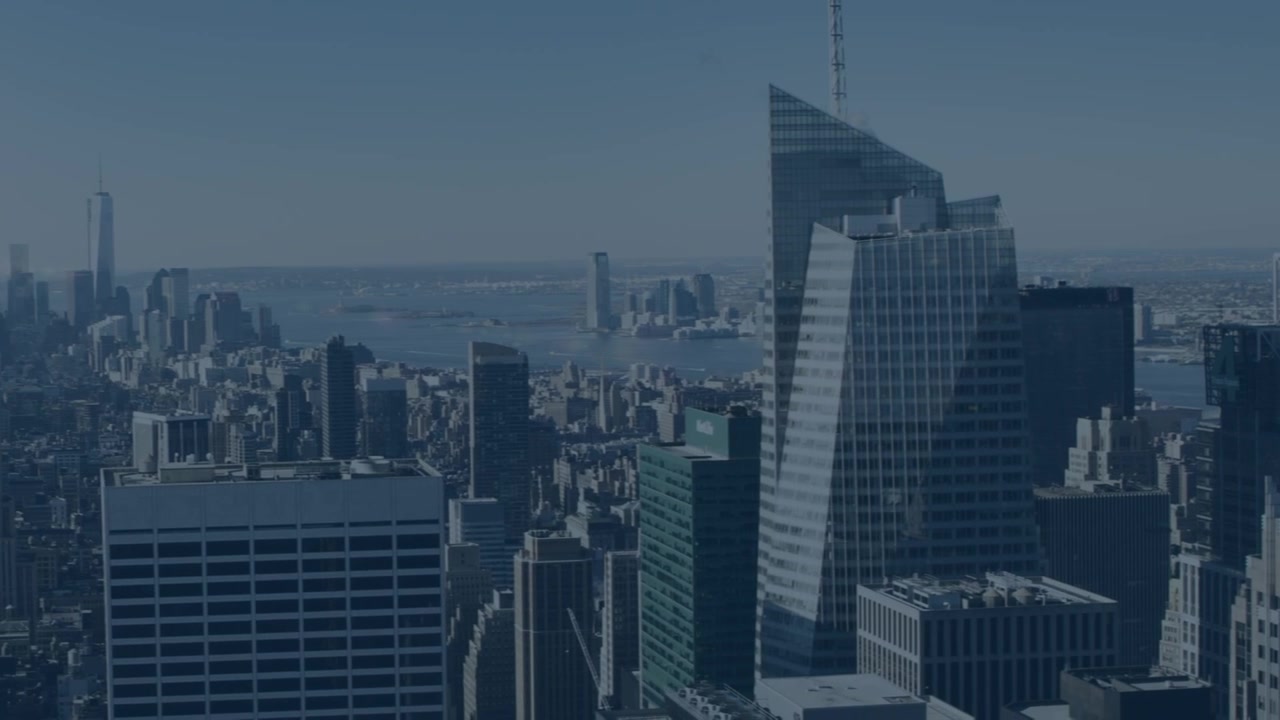 Animación de texto de agradecimiento sobre un paisaje urbano