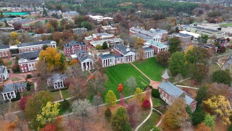 Alta-Vista-Aérea-De-La-Universidad-De-Washington-Y-Lee-En-Otoño