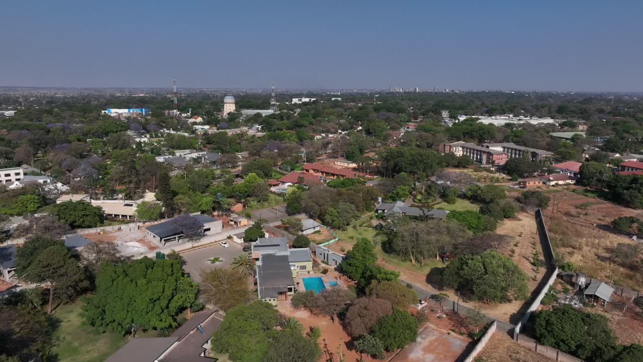 잠비아 루사카 의 주거 지역 의 드론 에서 찍은 사진.