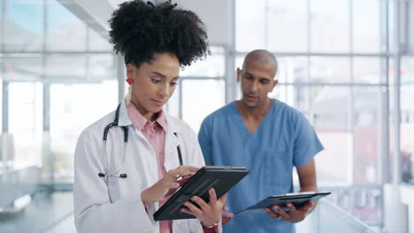 Teamwork,-tablet-and-doctors-planning