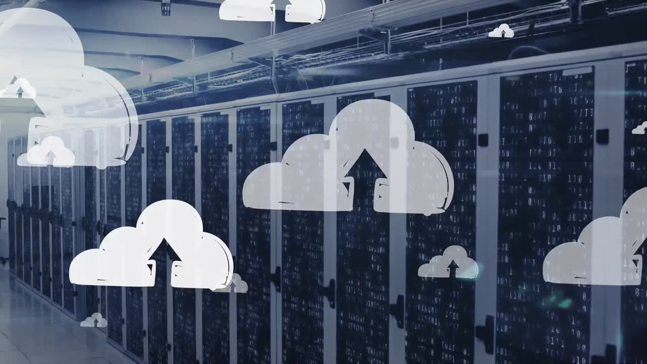 animación de iconos de carga en la nube flotando sobre el procesamiento de datos y cuadrados de mosaico contra la sala del servidor