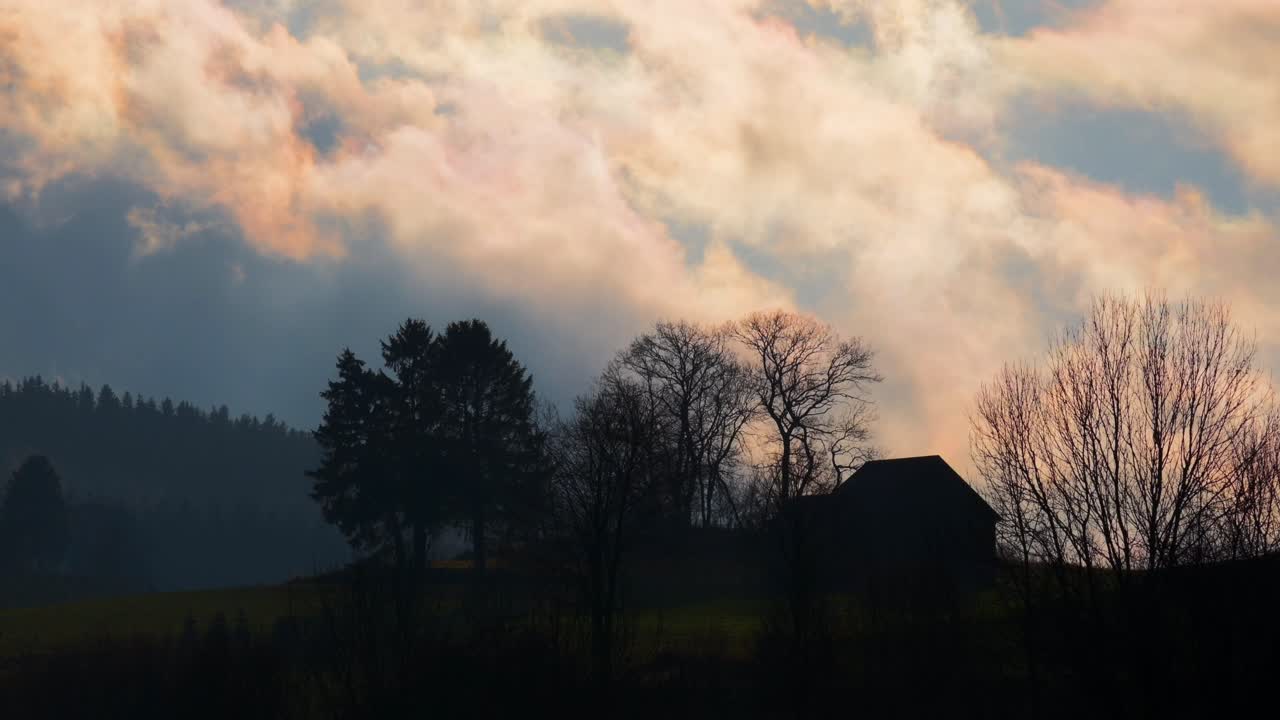 브루흐하우젠의 아름다움: 일출 자우어란트의 실루엣 풍경의 저속 촬영