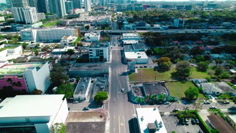 Vista-Aérea-Del-Paisaje-Urbano-Del-Norte-De-Miami