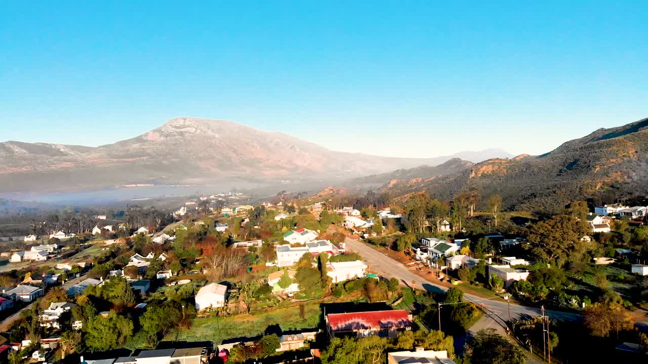 This footage offers us a drone view of Montagu's residential area amidst looking at the vast space of mountains, hills, sky, and greenery