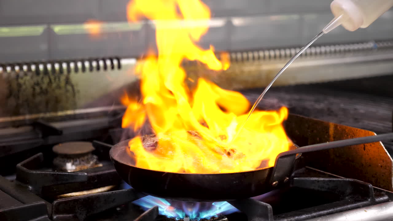 불로 요리하는 것