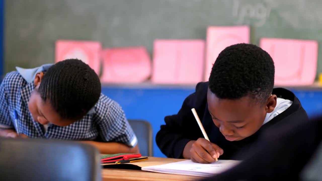 Schoolkids hand raised in the classroom 4k