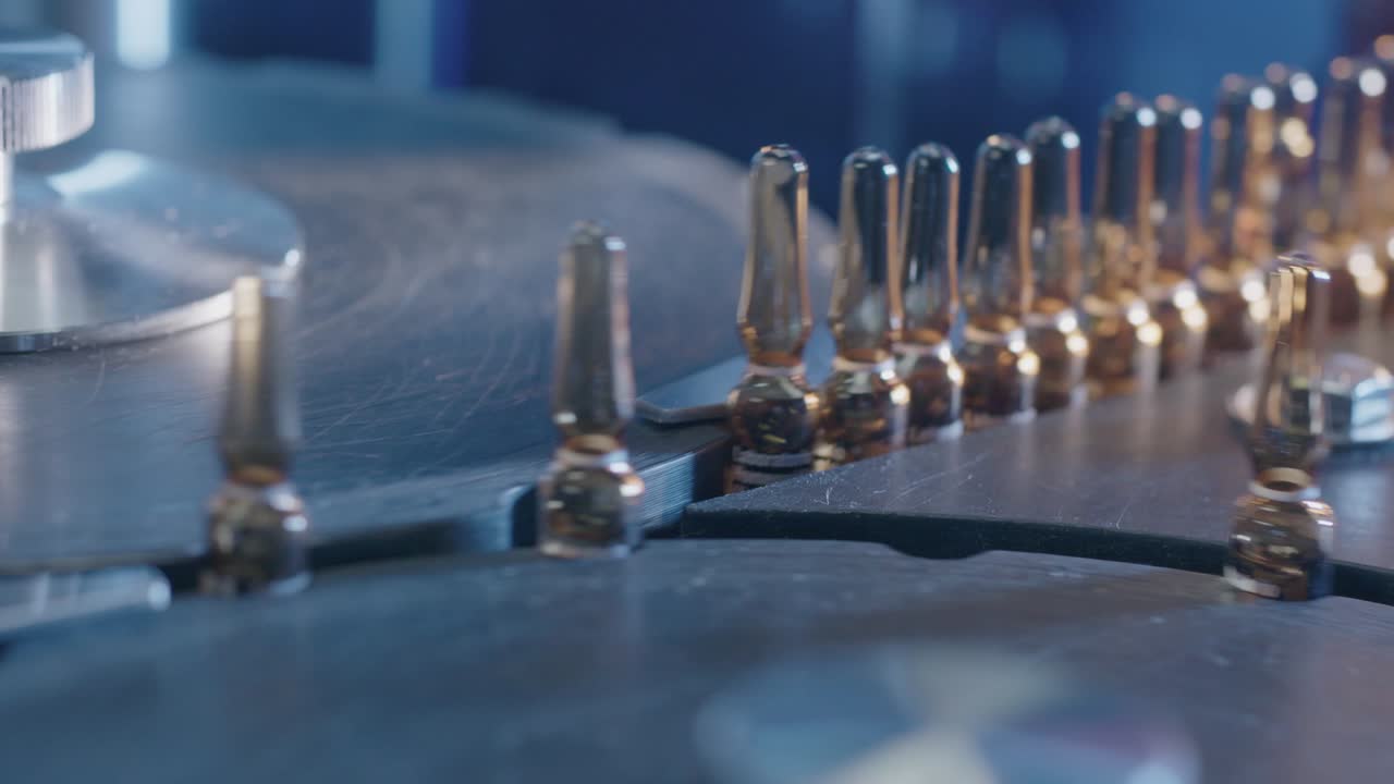 Machine that automatically selects compliant and non-compliant bottles with an efficient and effective process, ensuring quality control