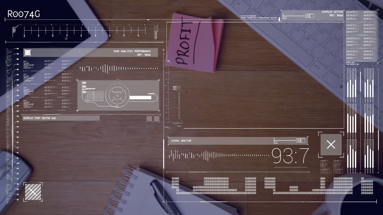 animación del procesamiento de datos contra ganancias texto en notas de memoria que caen sobre una mesa de oficina de madera