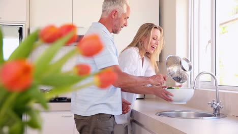 Happy-couple-rinsing-brocolli