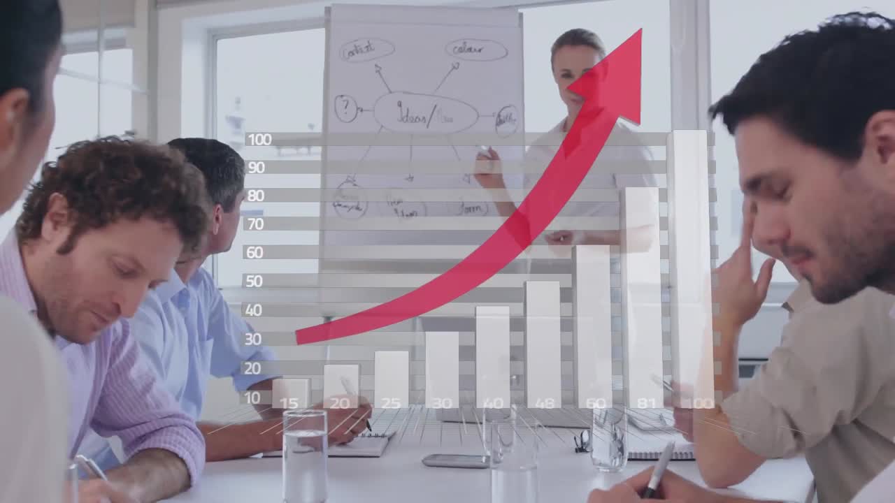 mujer de negocios haciendo una presentación durante una reunión